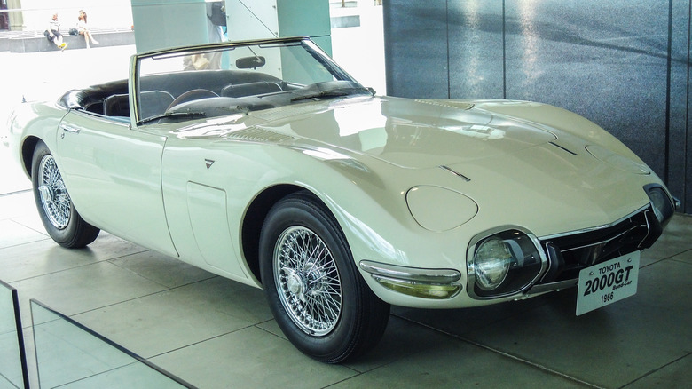 James Bond movie Toyota 2000GT