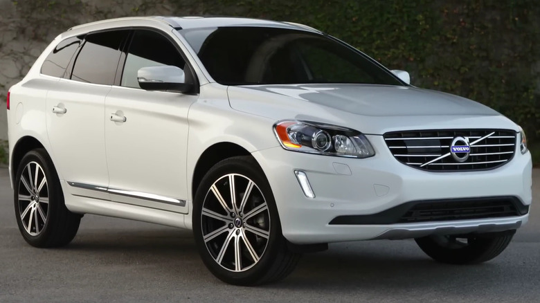 White 2015 Volvo XC60 parked