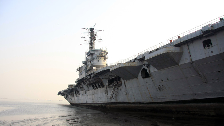 INS Vikrant under construction