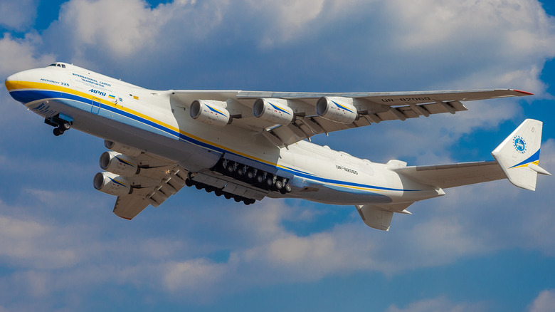 Antonov An-225 takes off from Kyiv