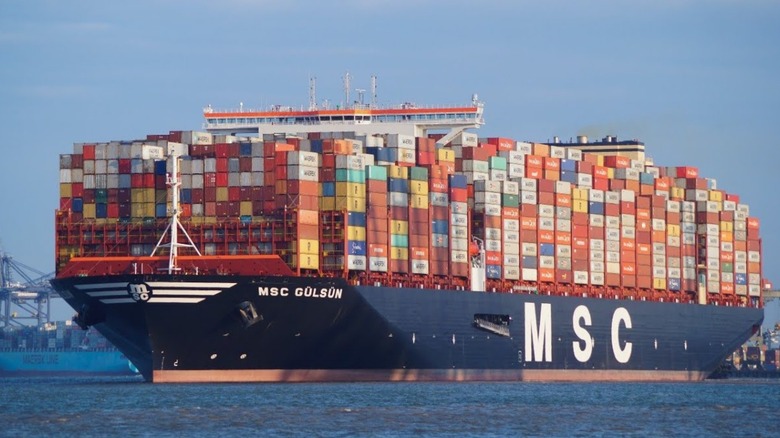 MSC Gülsün getting underway