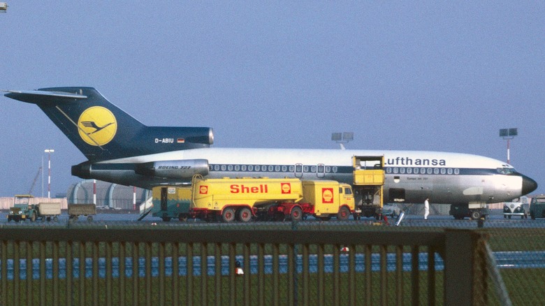 boeing 727 lufthansa trijet runway