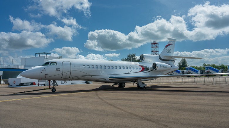 Dassault Falcon 8X trijet runway sungapore