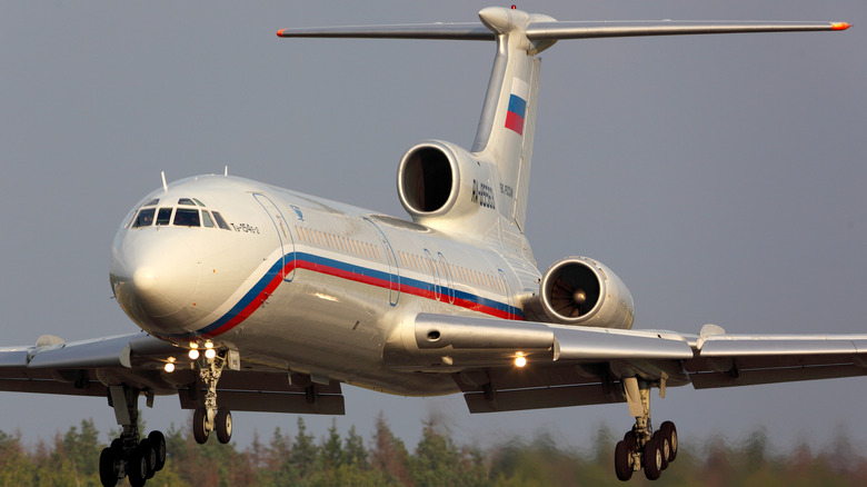 tupolev tu-154 trijet landing