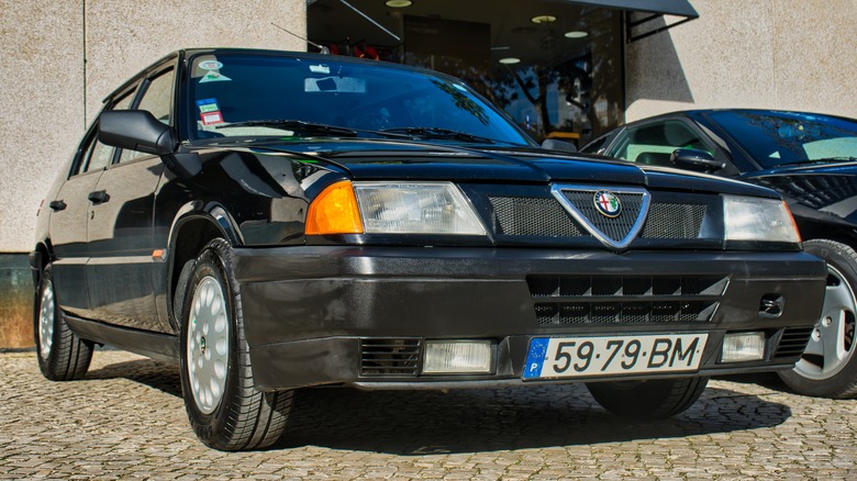 A black Alfa Romeo 33