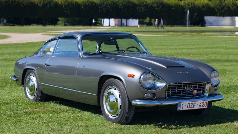 A Lancia Flaminia Sport Zagato in gray, front 3/4 view