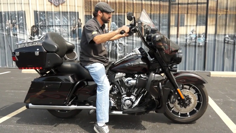 2010 Harley Davidson CVO Ultra Classic Electra Glide Dark in parking lot