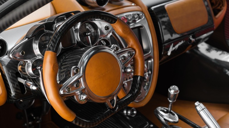 Pagani Huarya interior