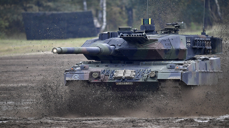 Leopard 2A7 moving through terrain