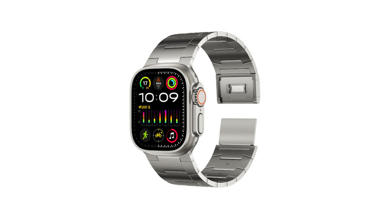 Acestar titanium band with the Apple Watch Ultra 2