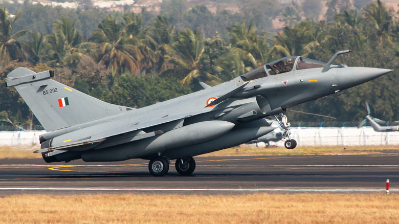 A Dassault Rafale landing