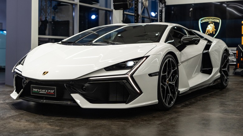 Lamborghini Revuelto white