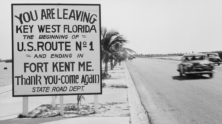 US 1 sign near road