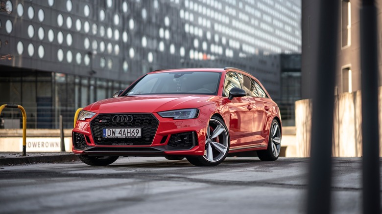 The Audi RS4 Avant in red, front 3/4 view