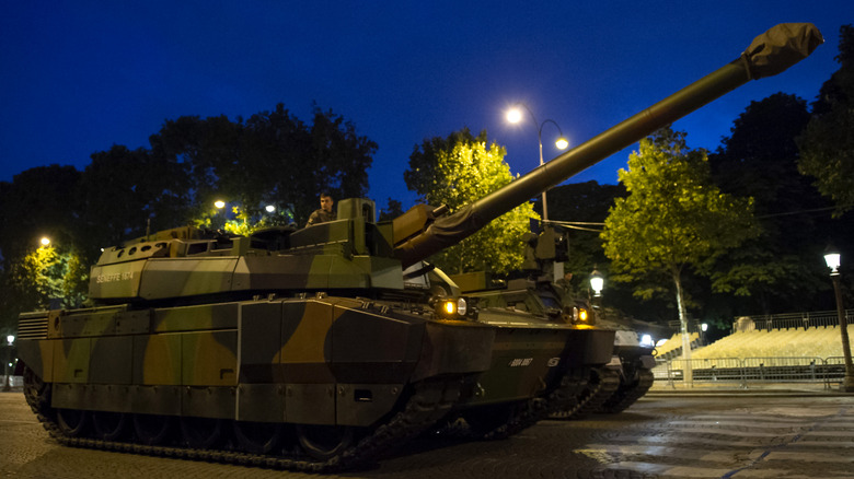 AMX-56 Leclerc tank in a parade