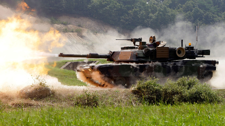 M1A2 SEP Abrams firing