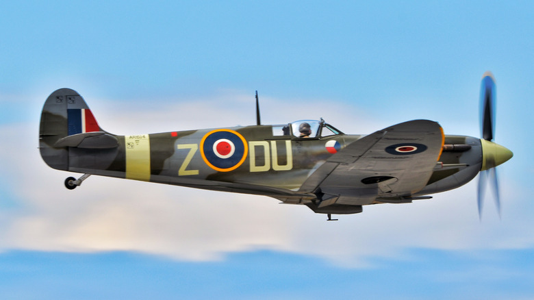 Profile Supermarine Spitfire in flight 