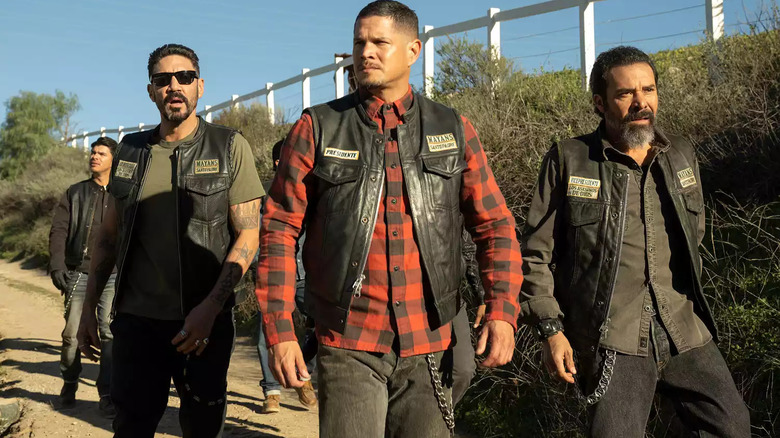 Ezekiel Reyes (J.D. Pardo) leading his gang in Mayans M.C.