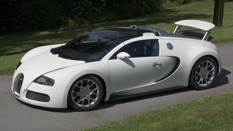 Bugatti Veyron Grand Sport in white