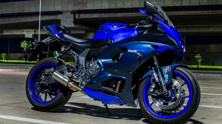 Blue Yamaha R7 in parking lot