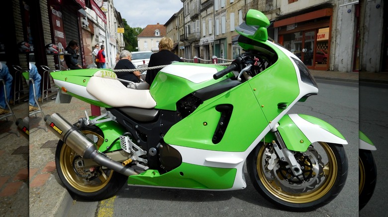 Green 2001 Kawasaki Ninja ZX-12R parked