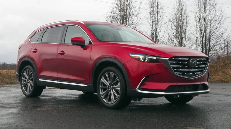 Mazda CX-9 on rainy day