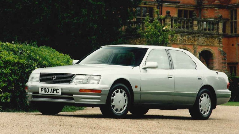 First generation Lexus LS 400