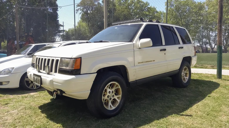 A white Jeep Cherokee parked