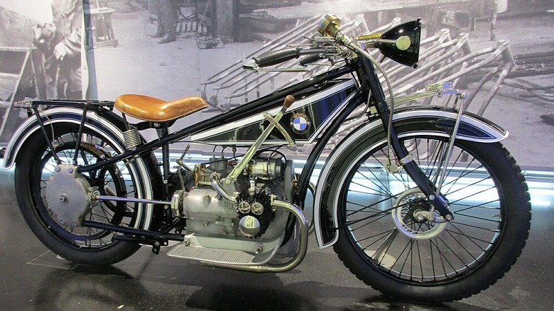 BMW R 32 in museum