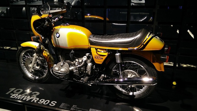 Yellow BMW R90 S on display in museum