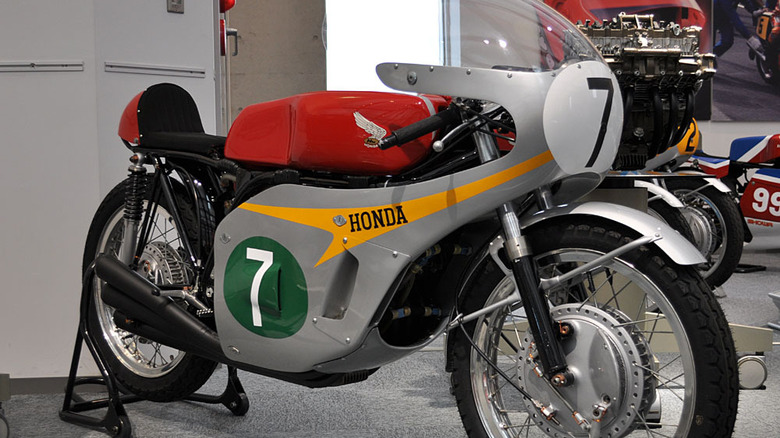 Honda RC166 Display