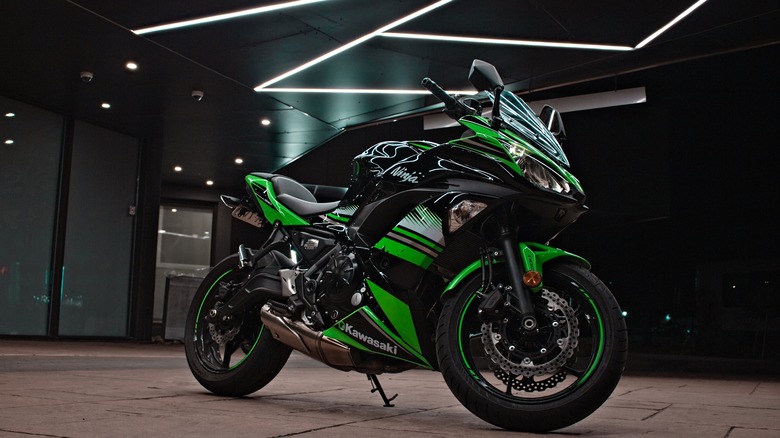 Kawasaki Ninja green and black motorcycle