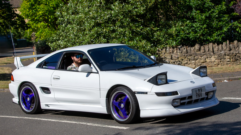 White Toyota MR2 Mk2