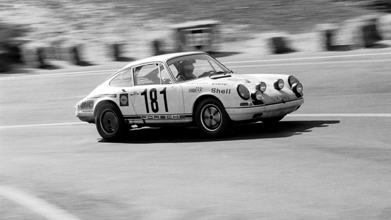 1967 Porsche 911 R racing