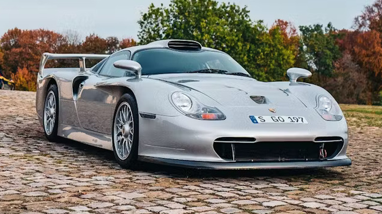 1997 Porsche 911 GT1 Strassenversion parked