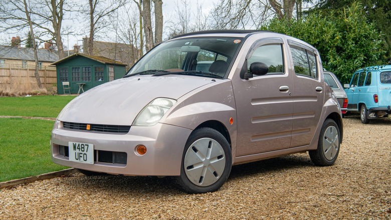 2000 Toyota WiLL Vi quirky four-door sedan based on the first-gen Yaris