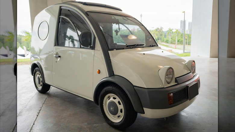 White Nissan S-Cargo