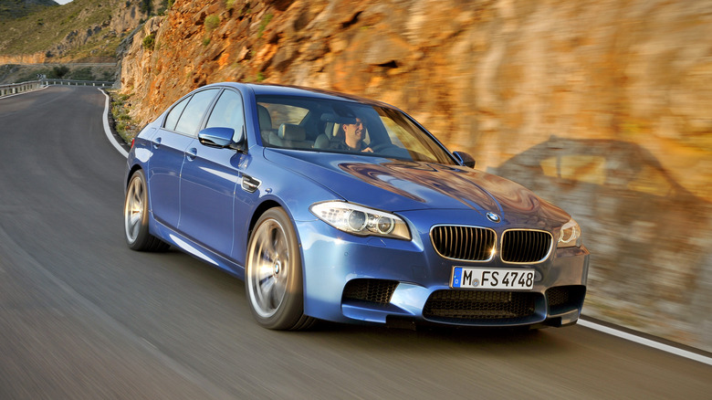 The BMW M5 F10 on the move on a canyon road, front 3/4 view