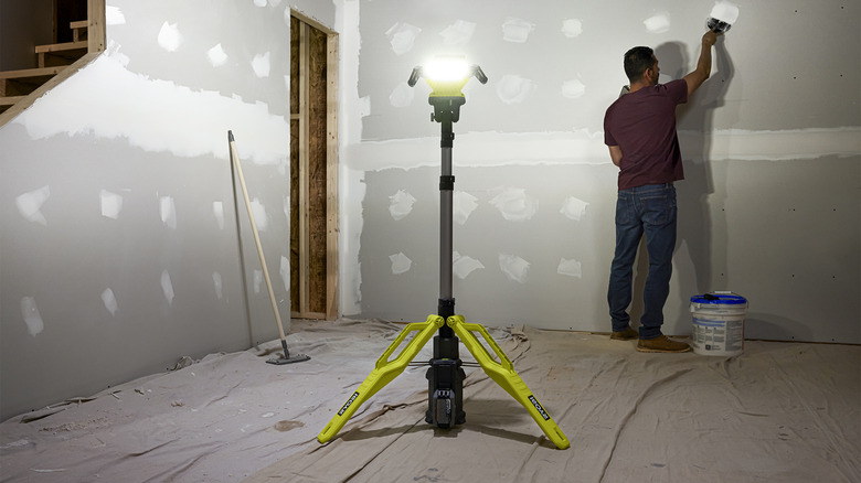 Ryobi TriPOWER Tripod LED Light