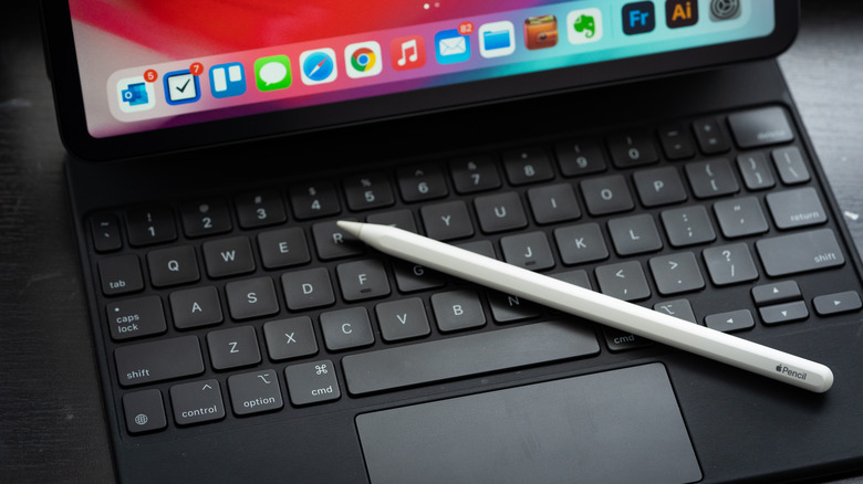 An Apple Pencil near ipad keyboard