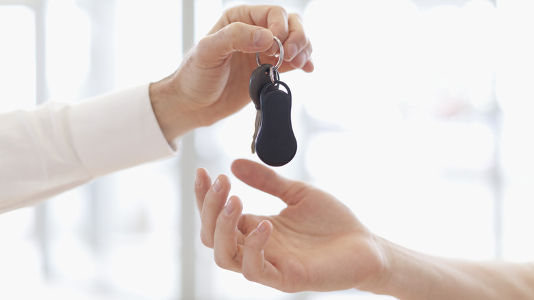 handing keys to salesperson