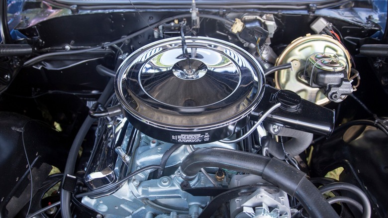 428-CI Pontiac V8 engine in engine bay