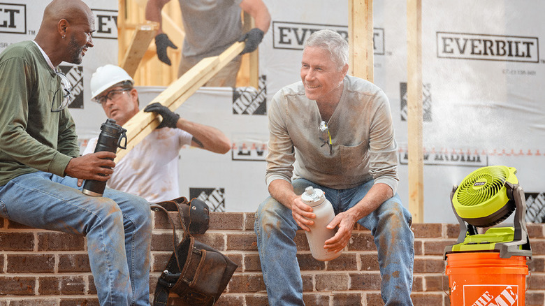 Ryobi fan misting construction workers