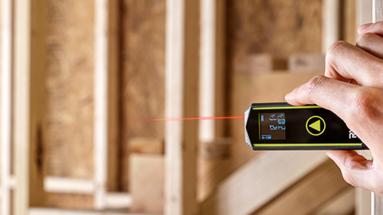 Measuring with Ryobi laser measurer