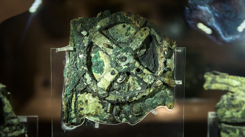 antikythera mechanism on display