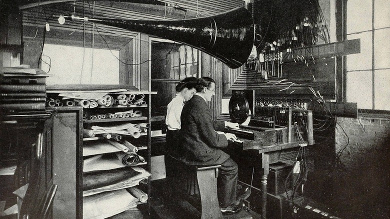 telharmonium with two players