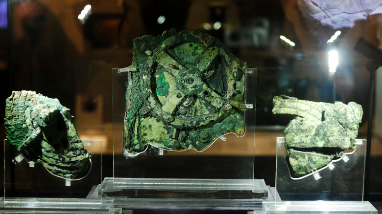 antikythera mechanism on display