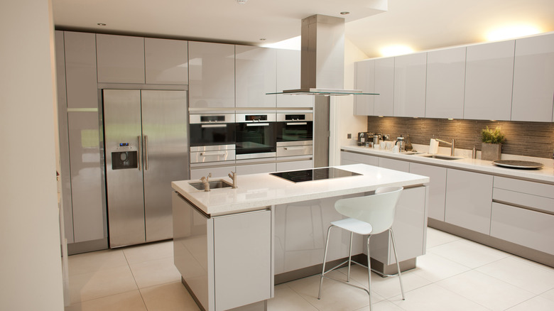 Modern kitchen in white