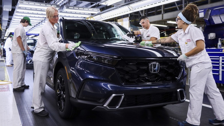 Honda CR-V on production line