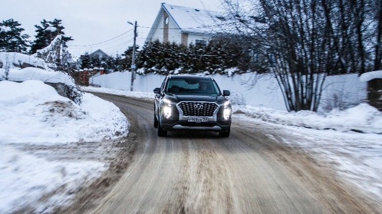 a Hyundai Palisade on a snowy road